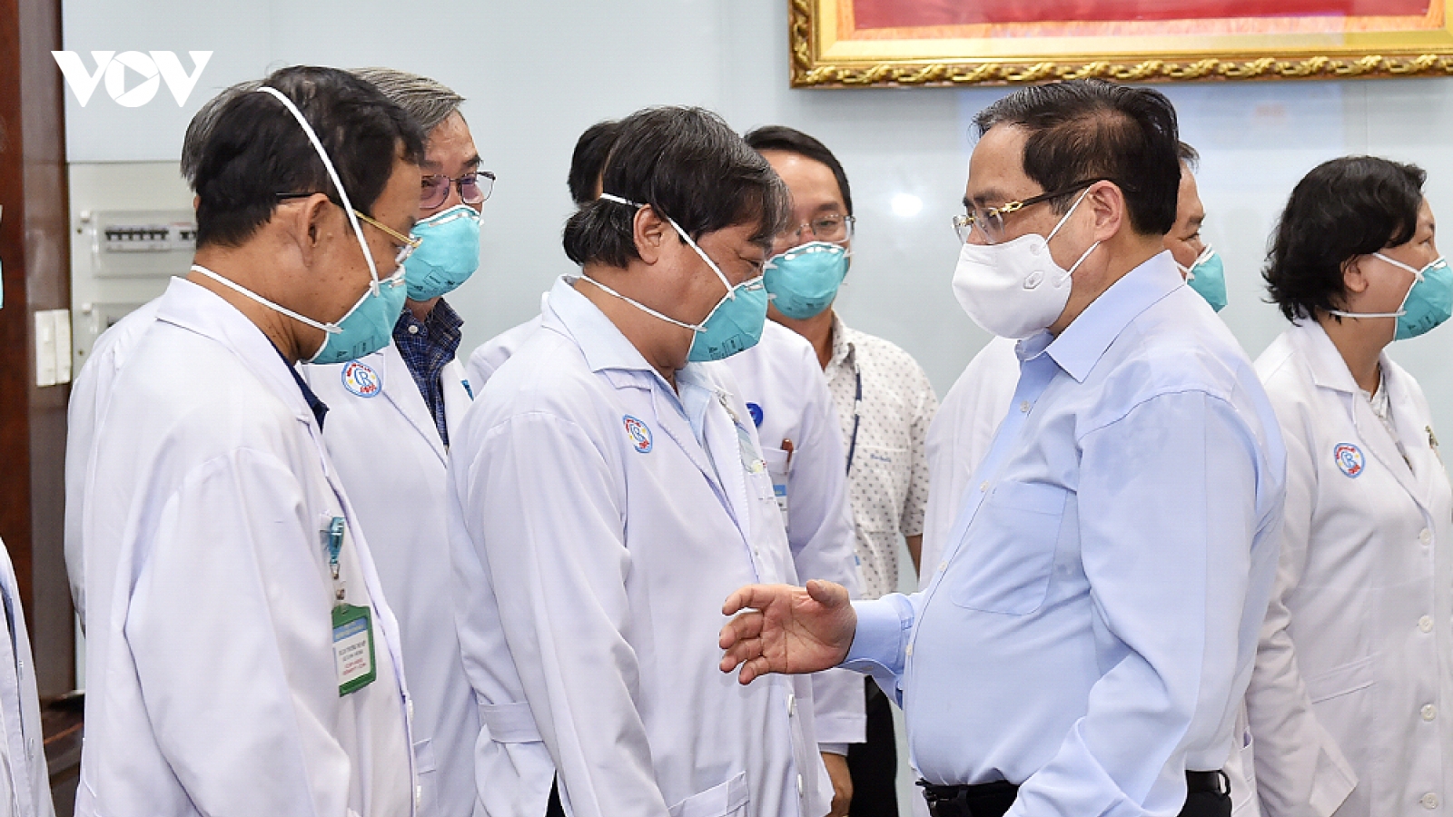 Thủ tướng Phạm Minh Chính gửi thư khen những 'chiến sĩ áo trắng' ở tuyến đầu chống dịch
