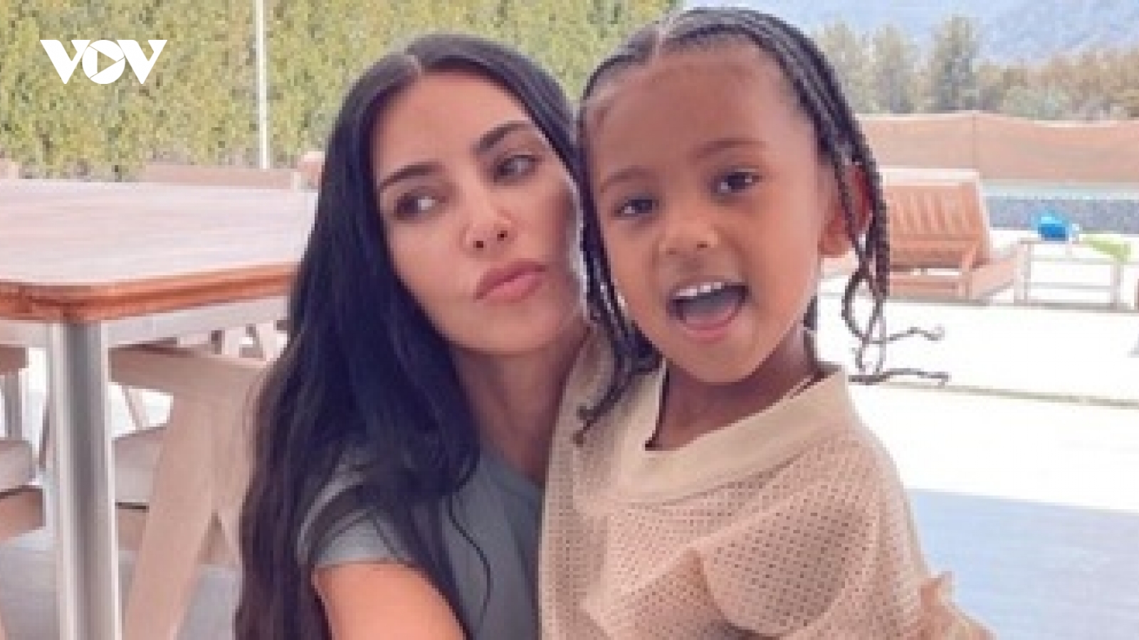 Con trai Kim Kardashian từng mắc Covid-19