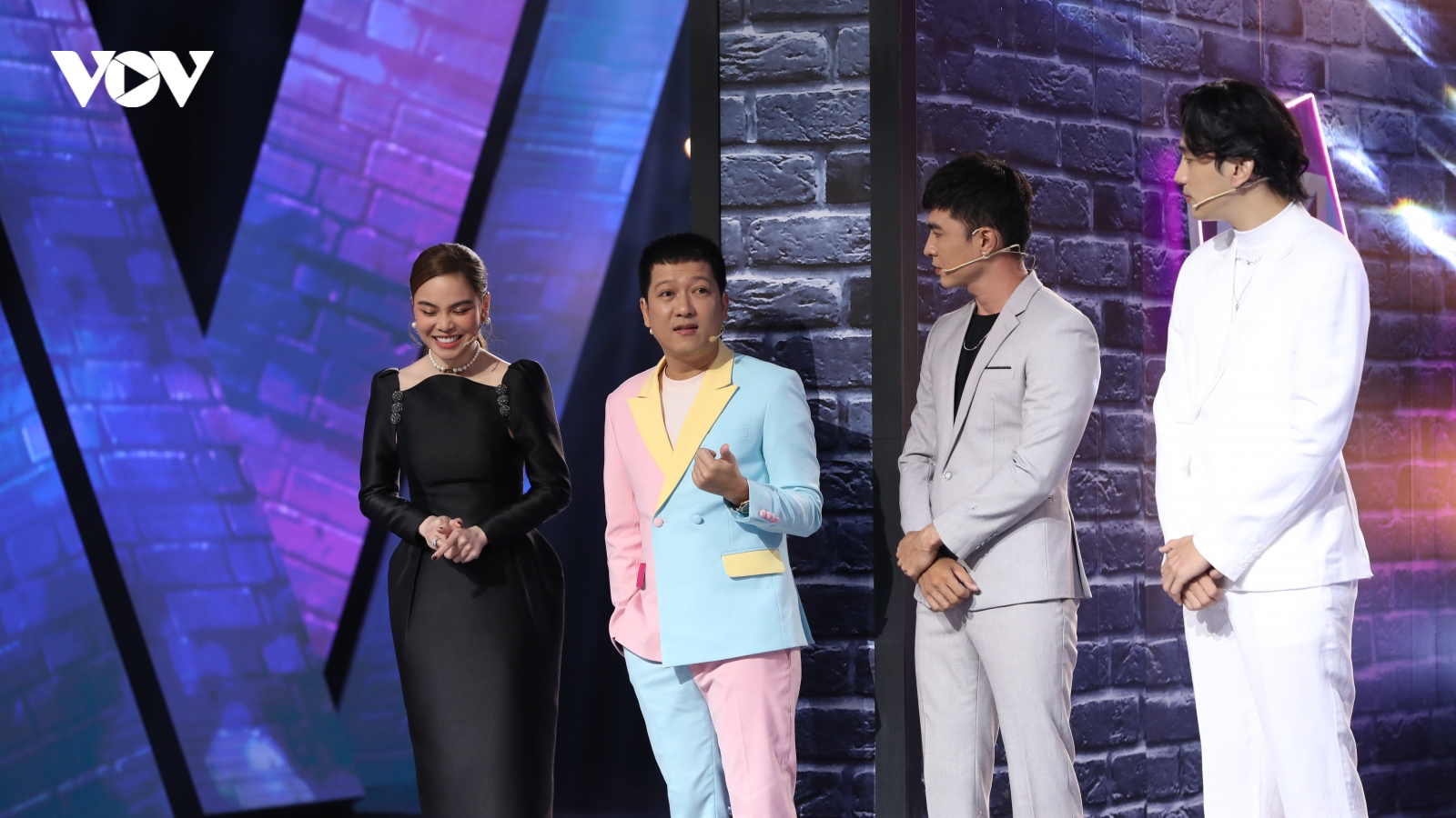Trường Giang than "bán đủ thứ" nhưng vẫn không nuôi nổi Nhã Phương