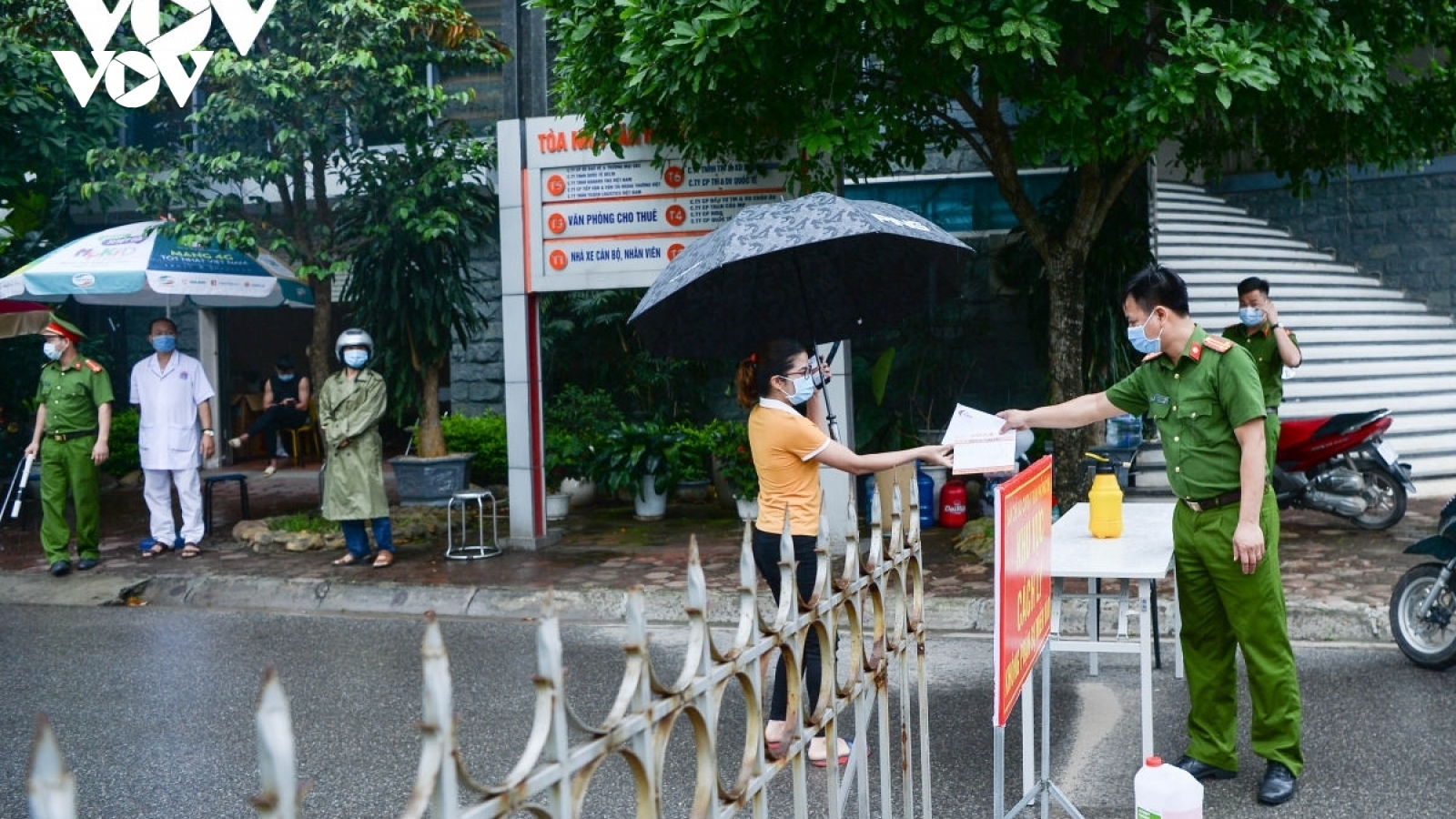  7 cán bộ ở Vĩnh Phúc bị đình chỉ công tác vì chậm tham mưu chống dịch
