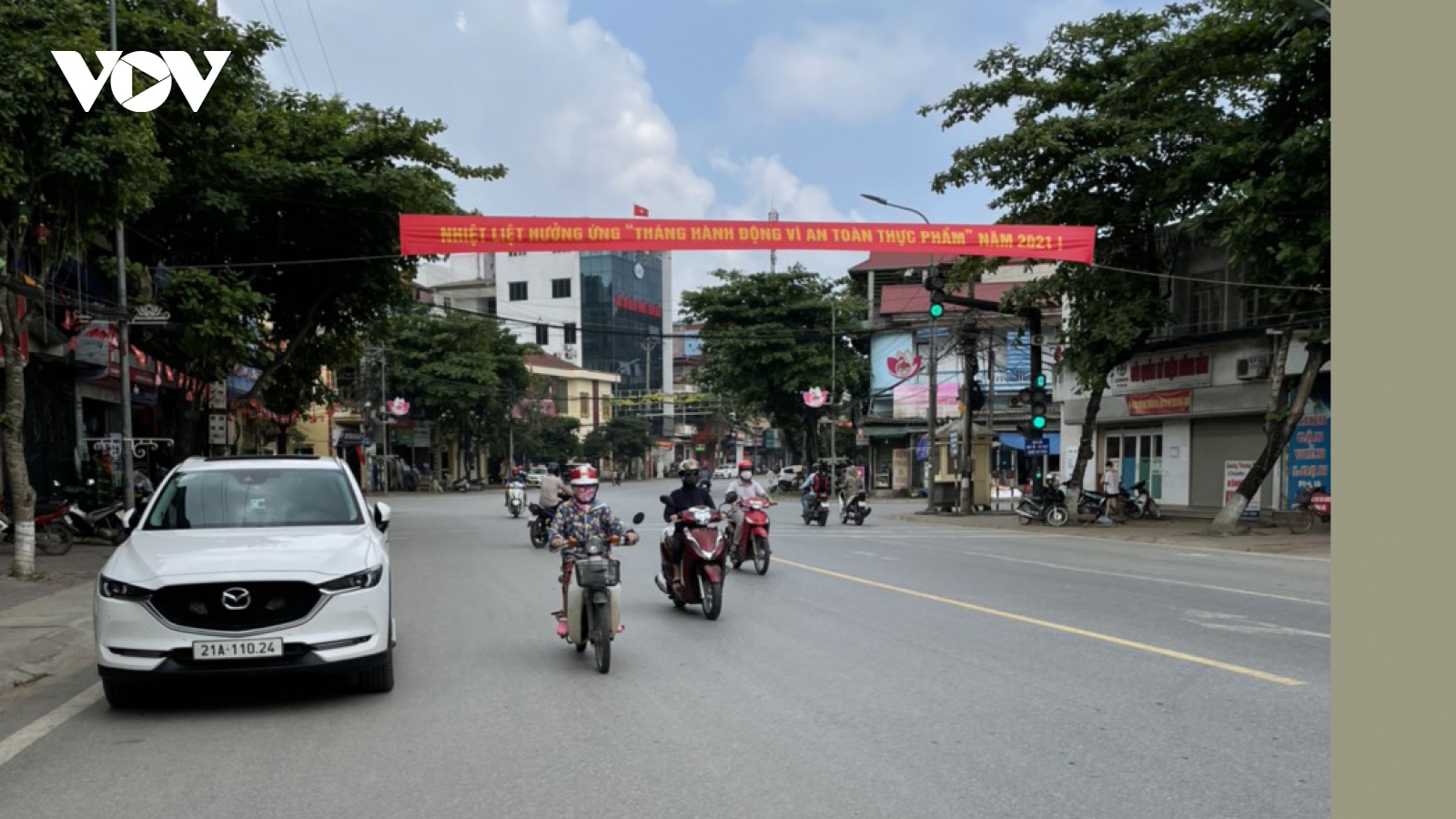 Người dân thành phố Yên Bái ngày đầu chấp hành giãn cách xã hội