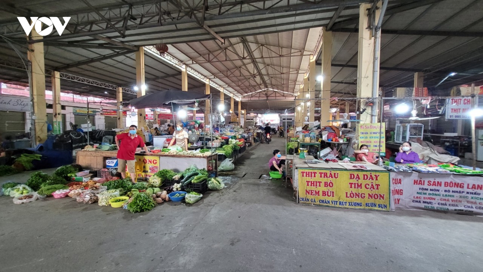 Người dân Bắc Ninh thực hiện đi chợ theo thẻ