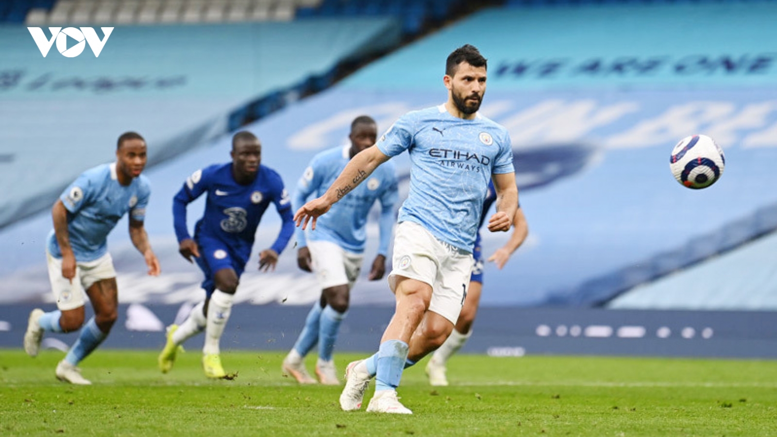 Aguero xin lỗi vì đá hỏng phạt đền khiến Man City chưa thể vô địch Ngoại hạng Anh