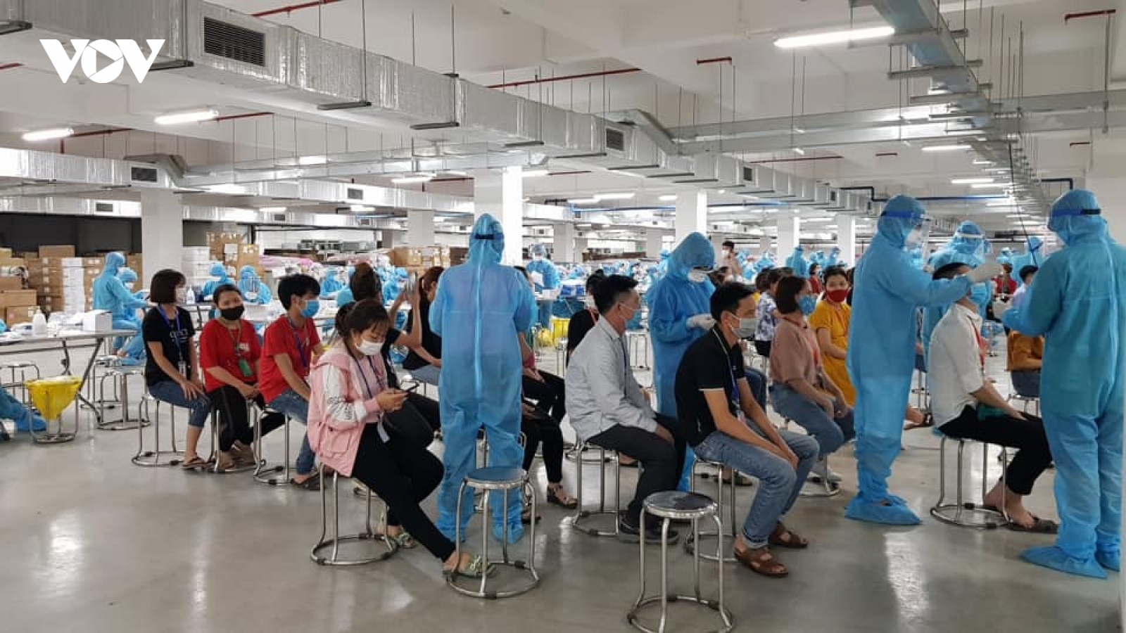 "Thần tốc" xuyên đêm lấy hơn 11.000 mẫu xét nghiệm tại Bắc Giang