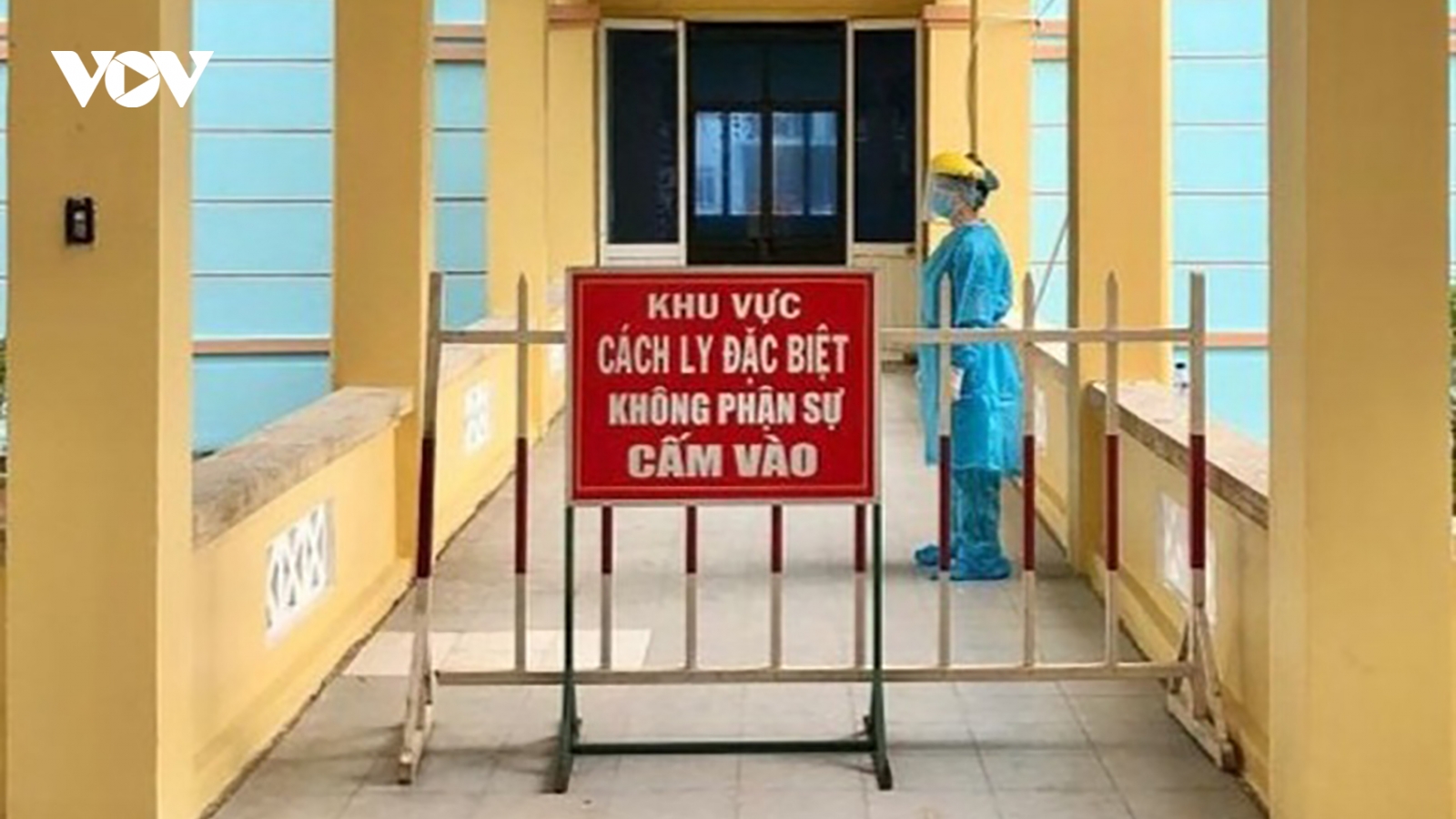 Quảng Ngãi: 8 trường hợp F1 cùng chuyến bay với bệnh nhân 2989 âm tính với SARS-CoV-2