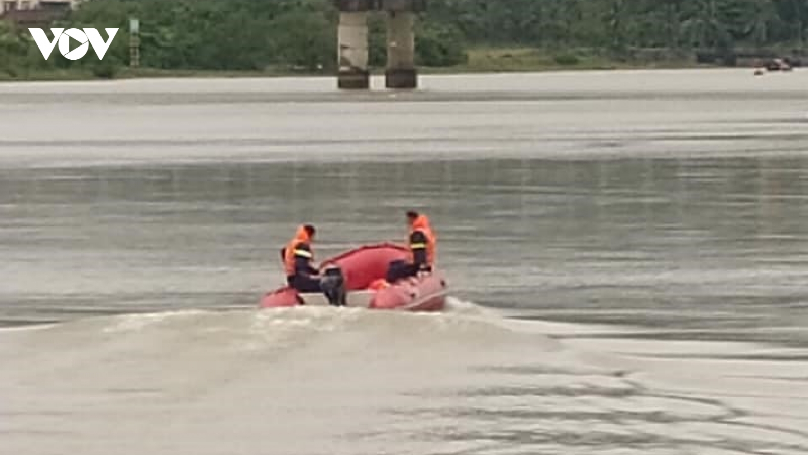 Phát hiện thi thể thầy giáo dưới sông Lam trên đầu có 3 vết đạn