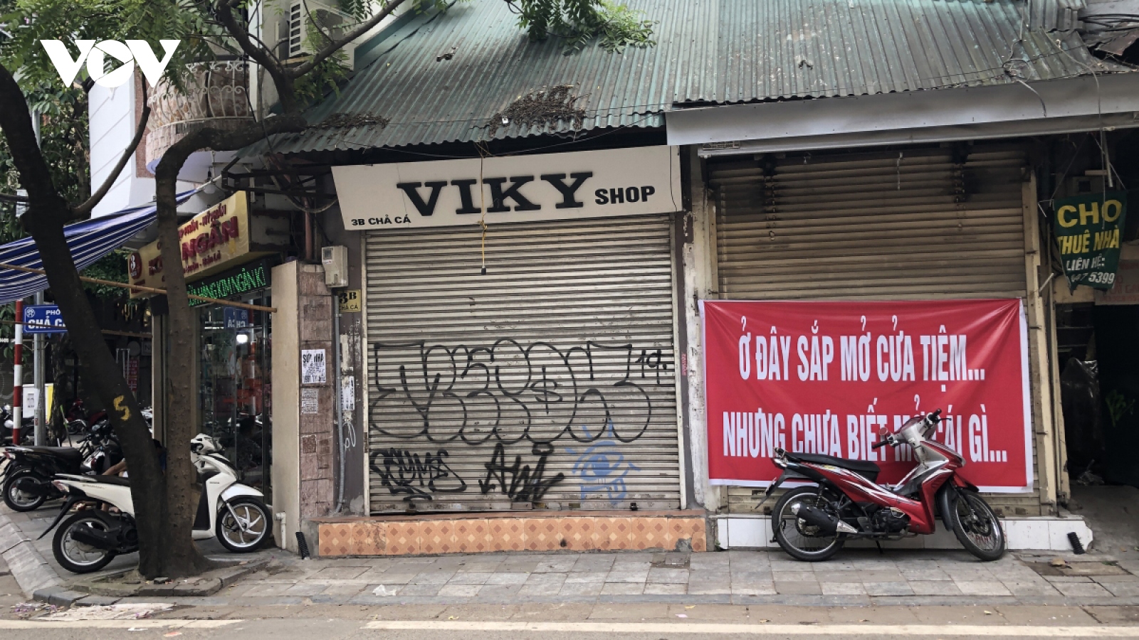 Business outlets in Hanoi forced to close due to COVID-19 impact