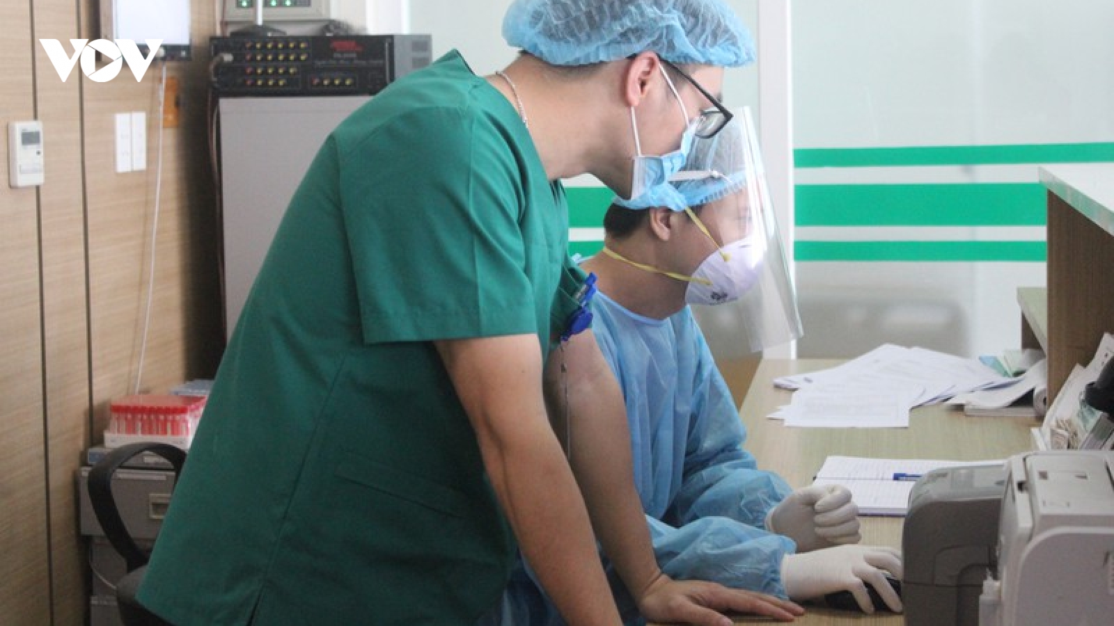 Hà Nội ghi nhận 12 ca mắc COVID-19 mới, có 3 ca sàng lọc ho sốt tại cộng đồng