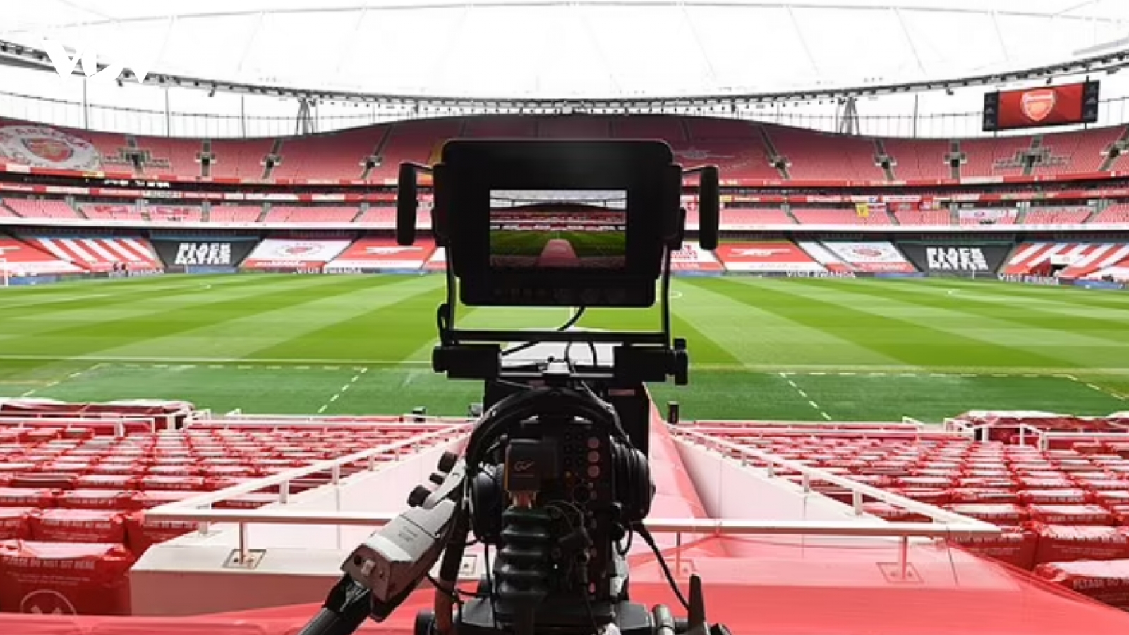 Premier League kiếm 4,5 tỷ Bảng từ bản quyền truyền hình