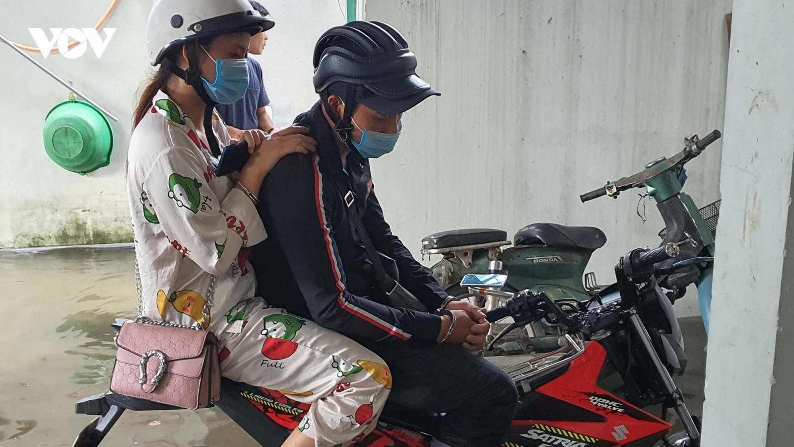 Đôi nam nữ bị công an bắt quả tang vận chuyển ma túy