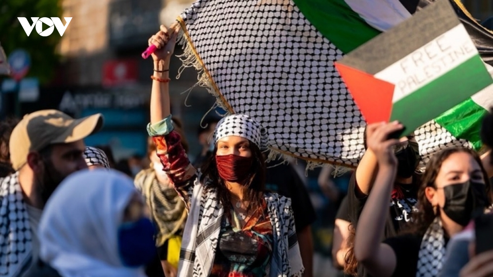 Siêu mẫu Mỹ ủng hộ Palestine, Israel lên tiếng chỉ trích