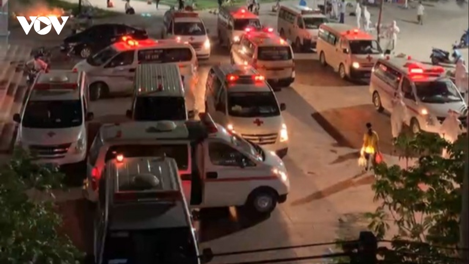 Có thêm nhiều ca dương tính, Bắc Giang đưa cả nghìn người đi cách ly trong đêm