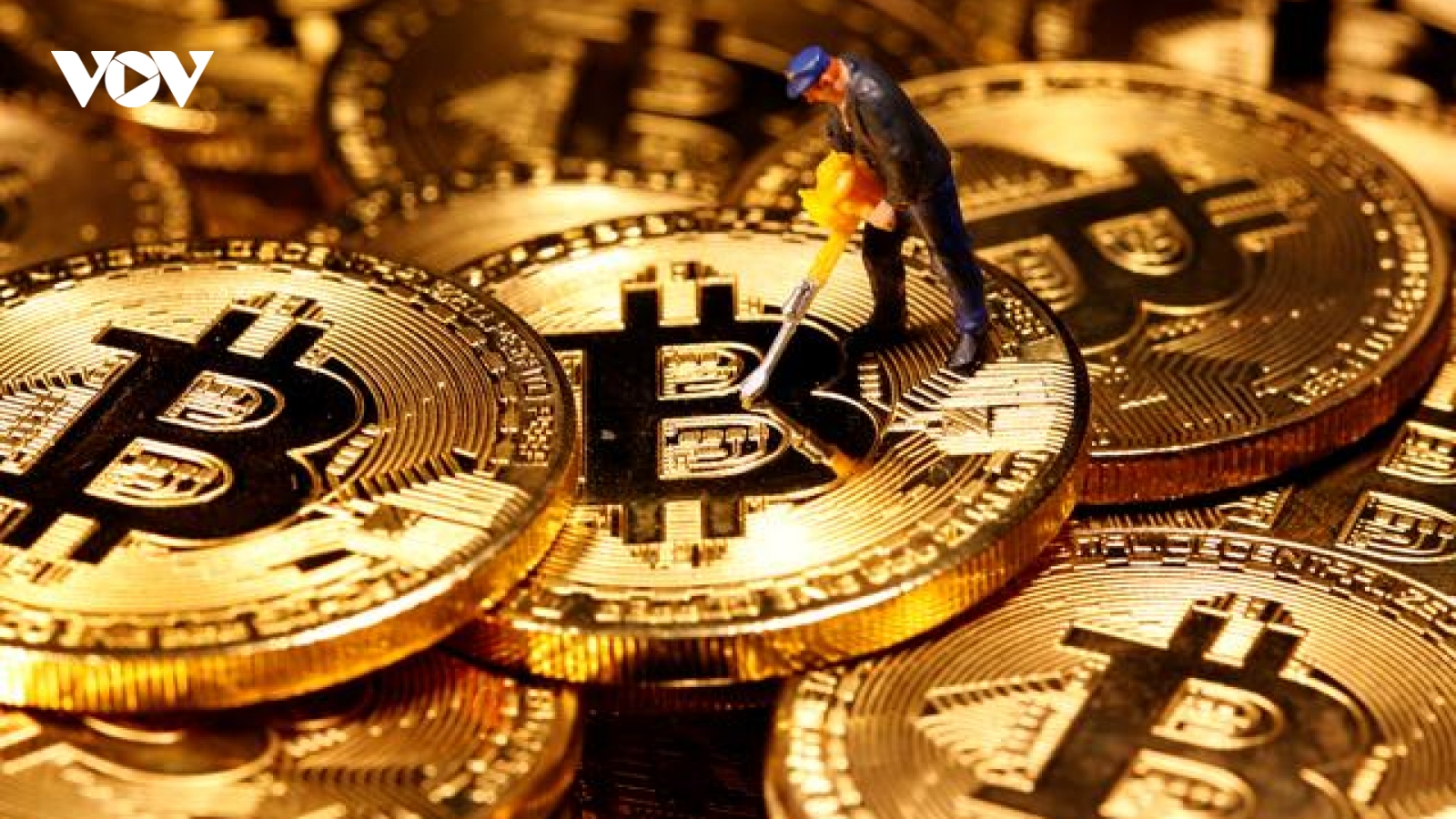 Bitcoin lao dốc mạnh, mất gần một nửa giá trị so với mức đỉnh trong năm nay