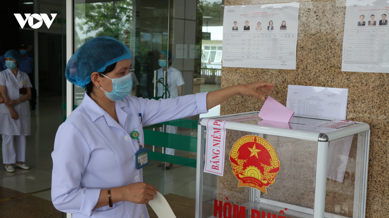 Bầu cử trong tâm dịch COVID-19: Ngập tràn tự hào, nghiêm túc tuân thủ quy định phòng dịch