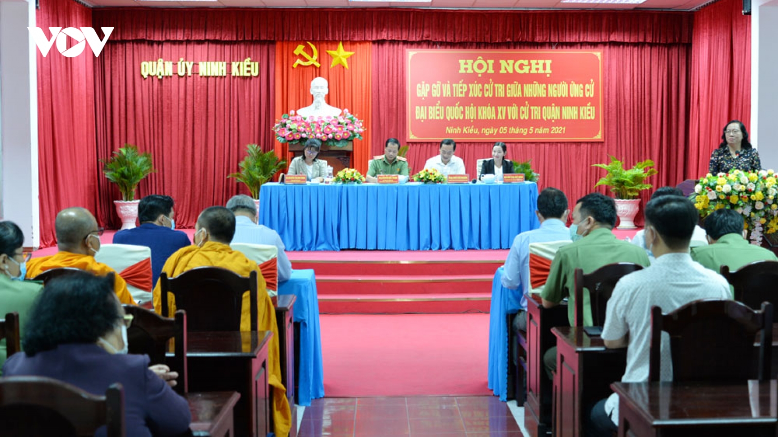 Ứng cử viên bắt đầu tiếp xúc cử tri vận động bầu cử