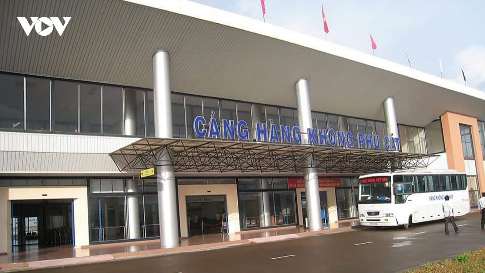 Bình Định xét nghiệm hành khách đi chung chuyến bay có bệnh nhân mắc Covid-19
