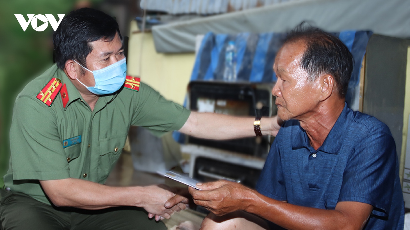 Hỗ trợ 60 triệu đồng cho 3 gia đình ở An Giang có nhà bị thiêu rụi