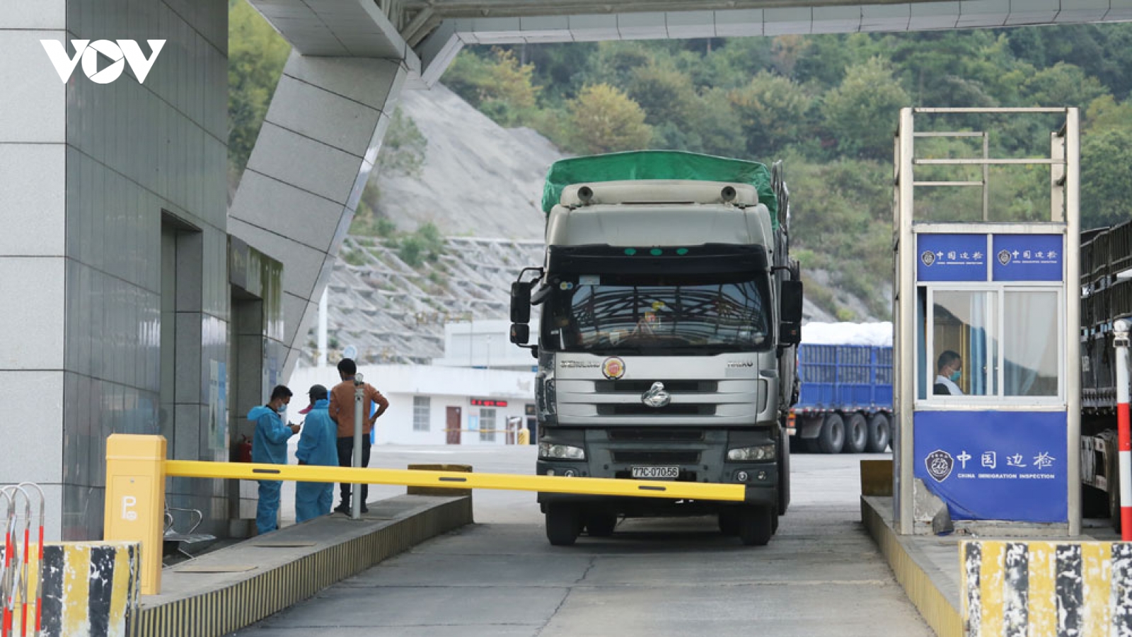 Kỷ luật nhiều cán bộ Hải quan liên quan vụ buôn lậu 5.000 tấn thuốc