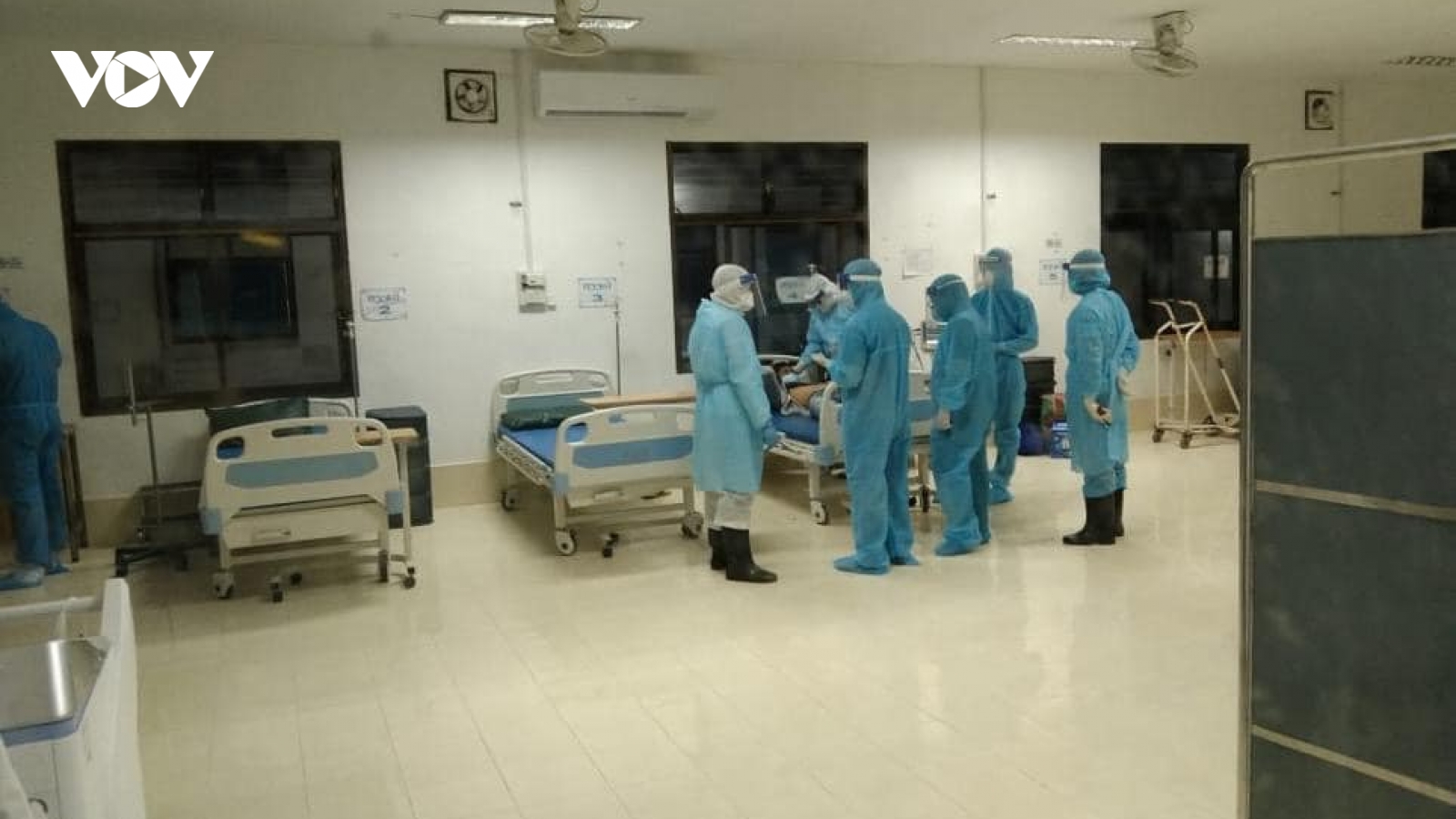 Bệnh nhân Covid-19 nặng tại Lào được chuyên gia y tế Việt Nam cấp cứu