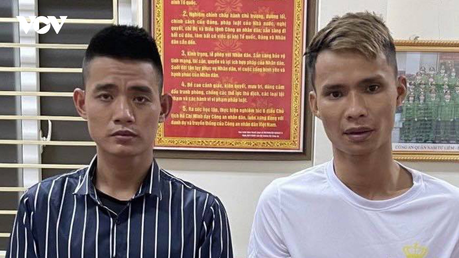 Bắt hai đối tượng gây ra nhiều vụ cướp giật điện thoại tại Hà Nội