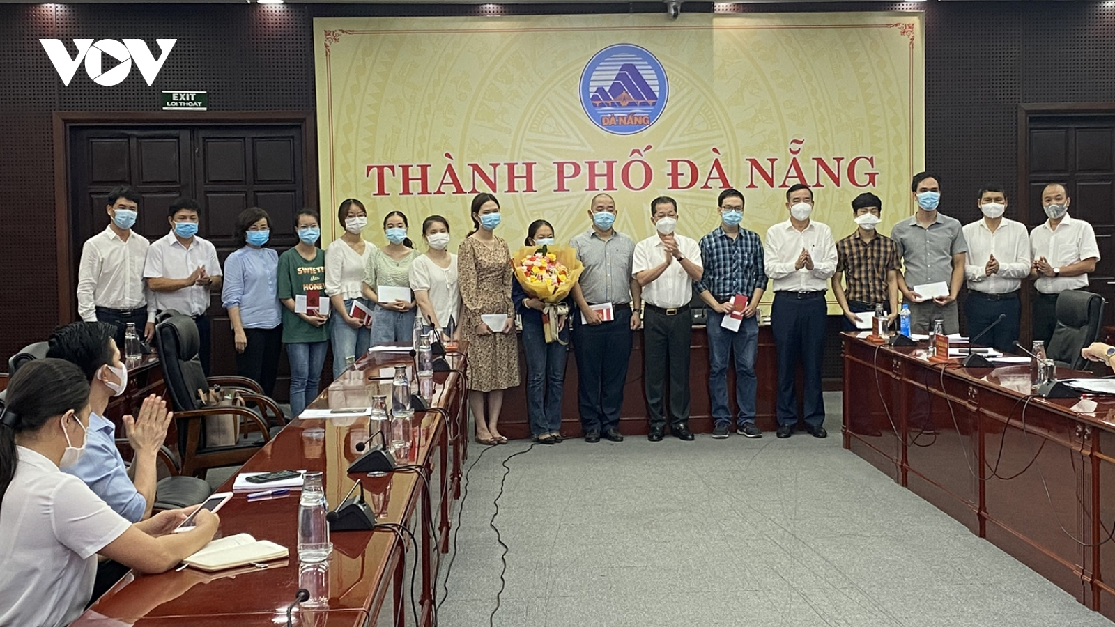Đà Nẵng tiễn 10 bác sĩ, điều dưỡng lên đường chi viện Bắc Giang chống Covid-19