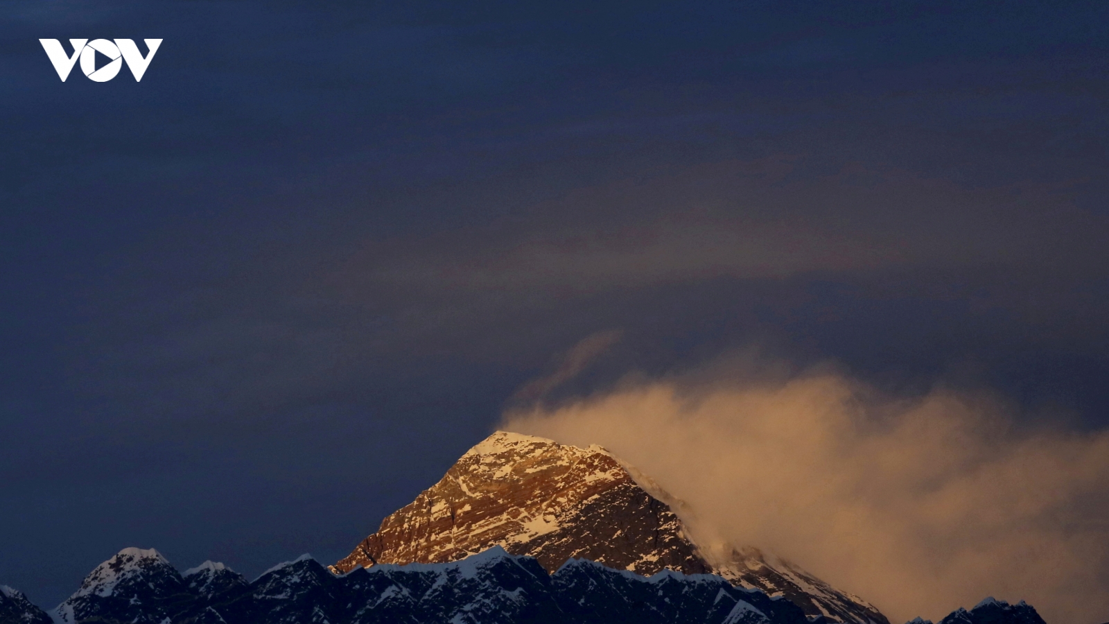 Trung Quốc dựng “dải phân cách” trên đỉnh Everest để ngăn Covid-19 từ Nepal