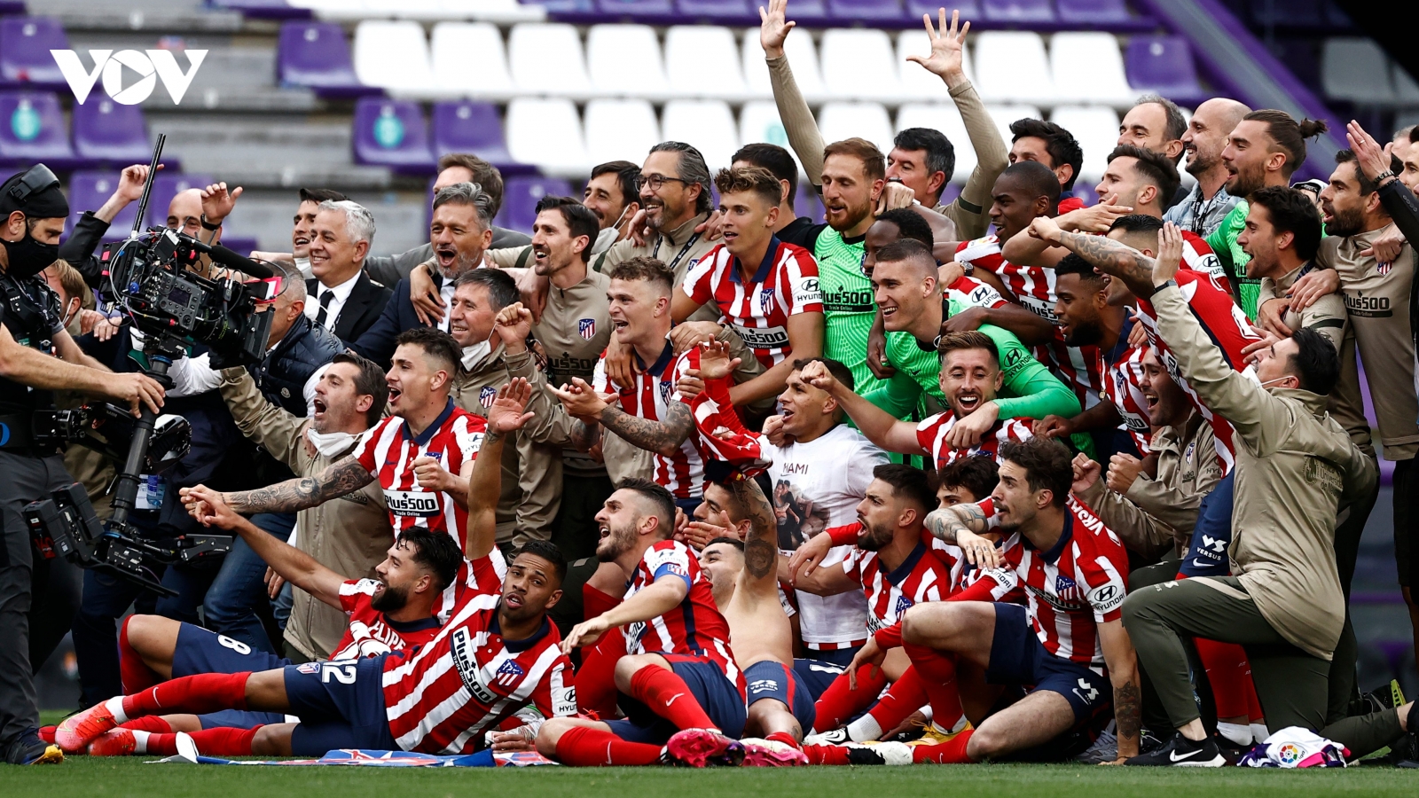Những diễn biến "điên rồ" đưa Atletico Madrid lên ngôi vô địch La Liga
