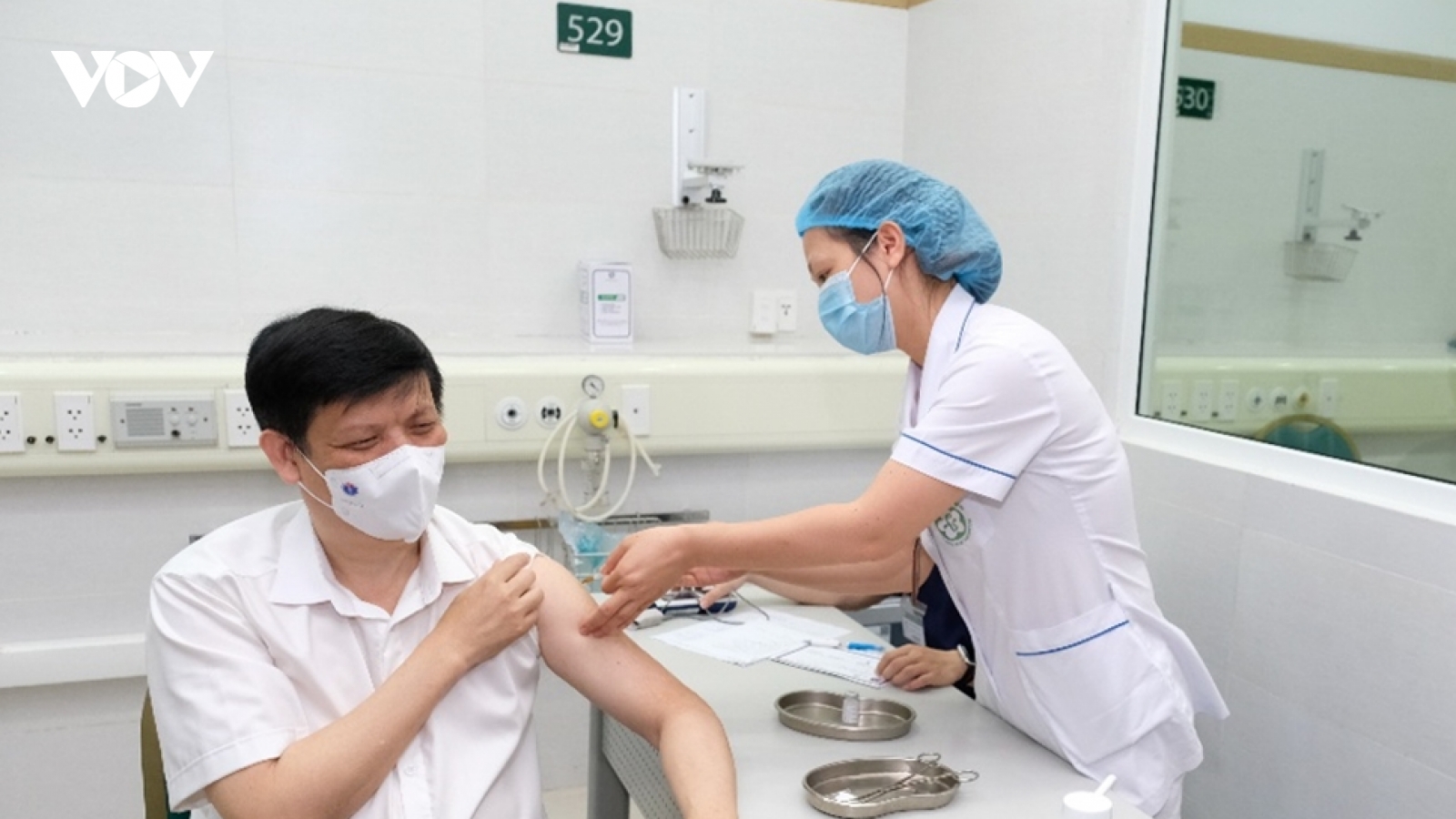 "Không nên lựa chọn, chờ đợi vaccine mà bỏ đi cơ hội tiêm phòng COVID-19 sớm"