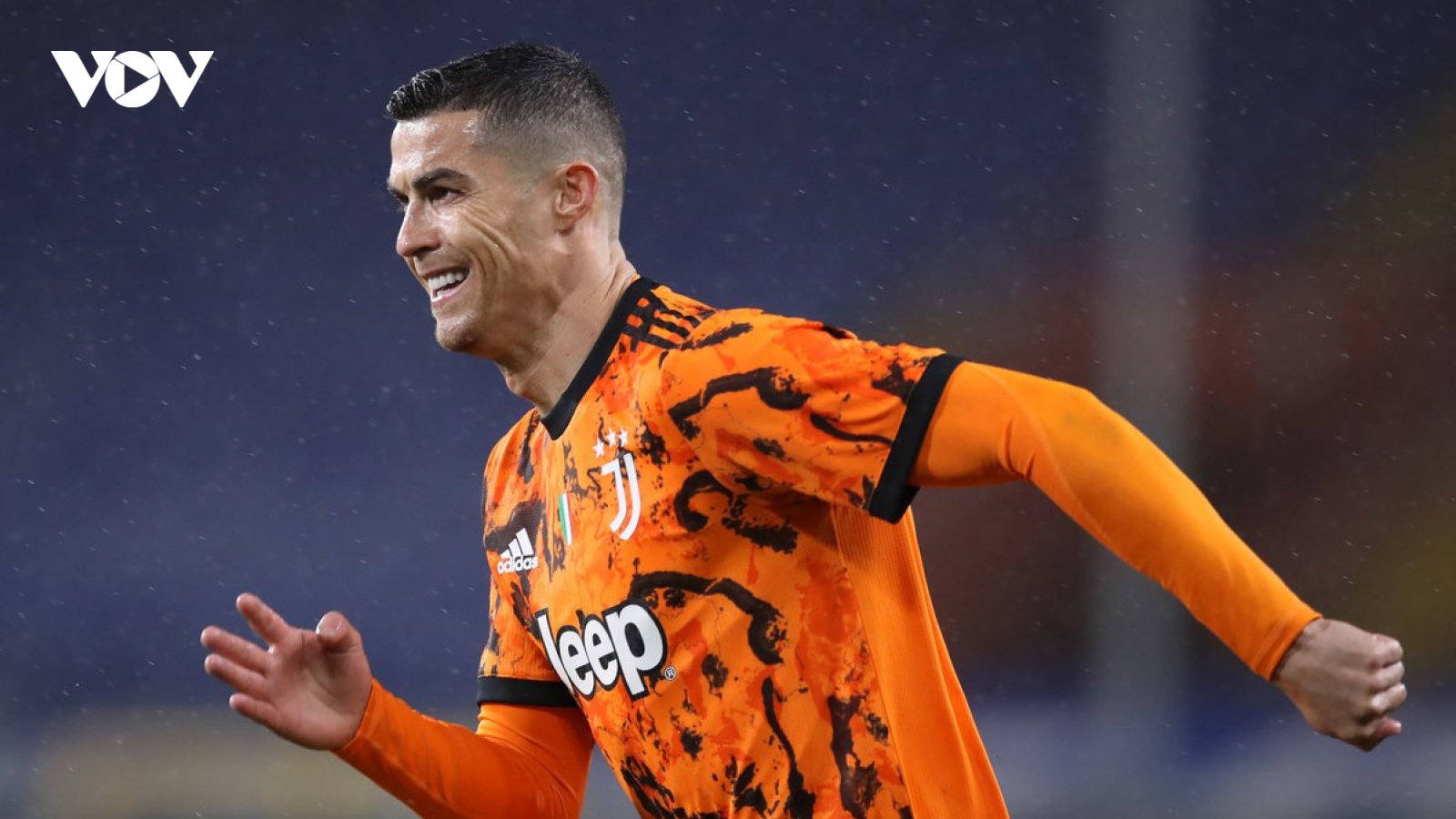 Ronaldo lập cú đúp, Juventus nuôi hy vọng dự Champions League
