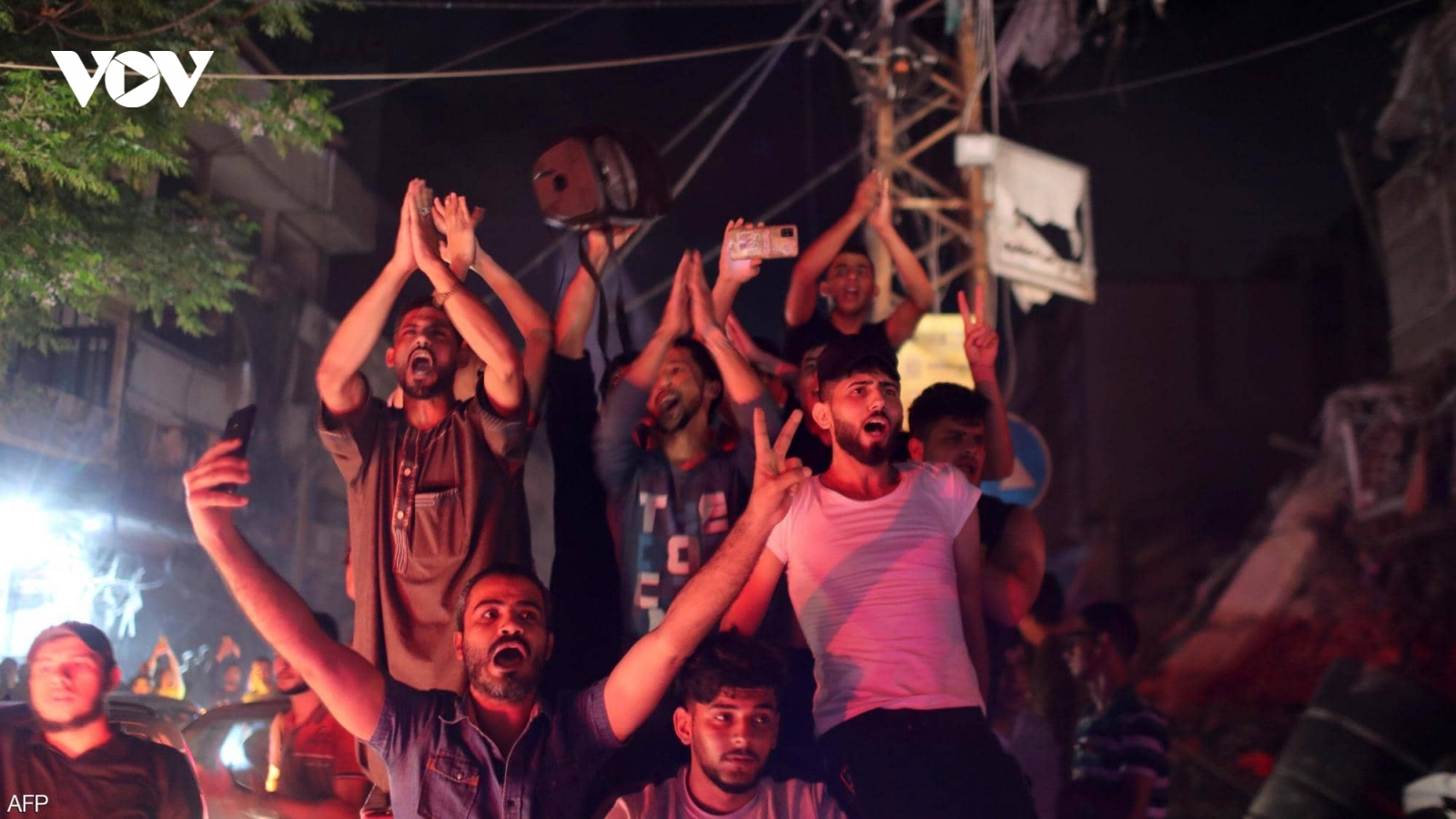 Người dân Palestine ăn mừng sau khi lệnh ngừng bắn có hiệu lực
