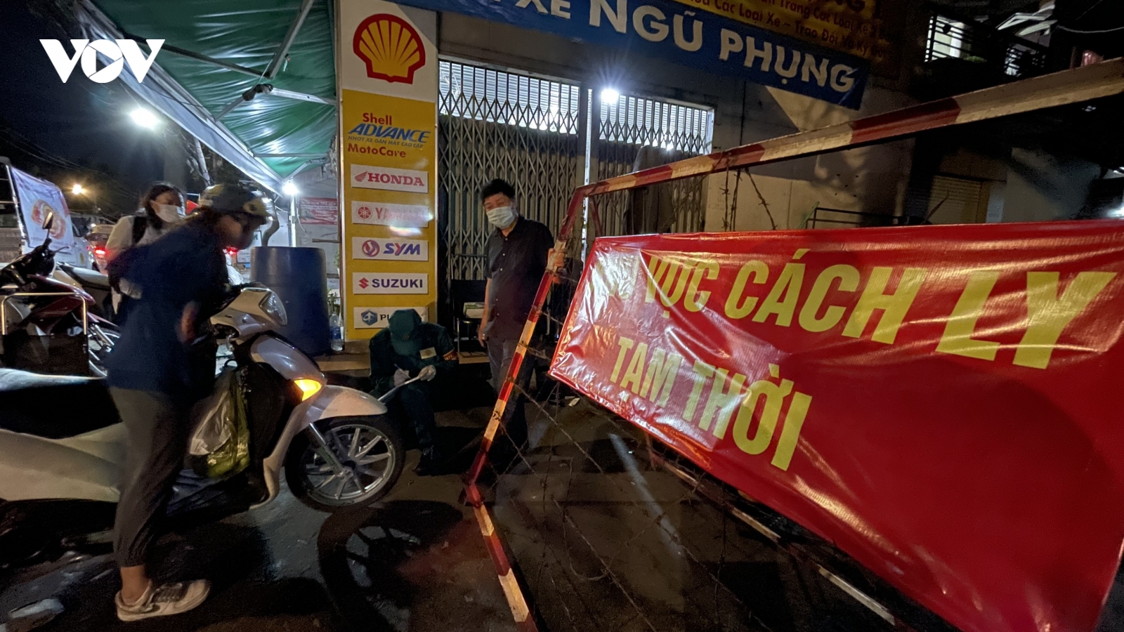 TP.HCM xét nghiệm hơn 2.100 người liên quan 2 chủ quán ăn nghi nhiễm Covid-19