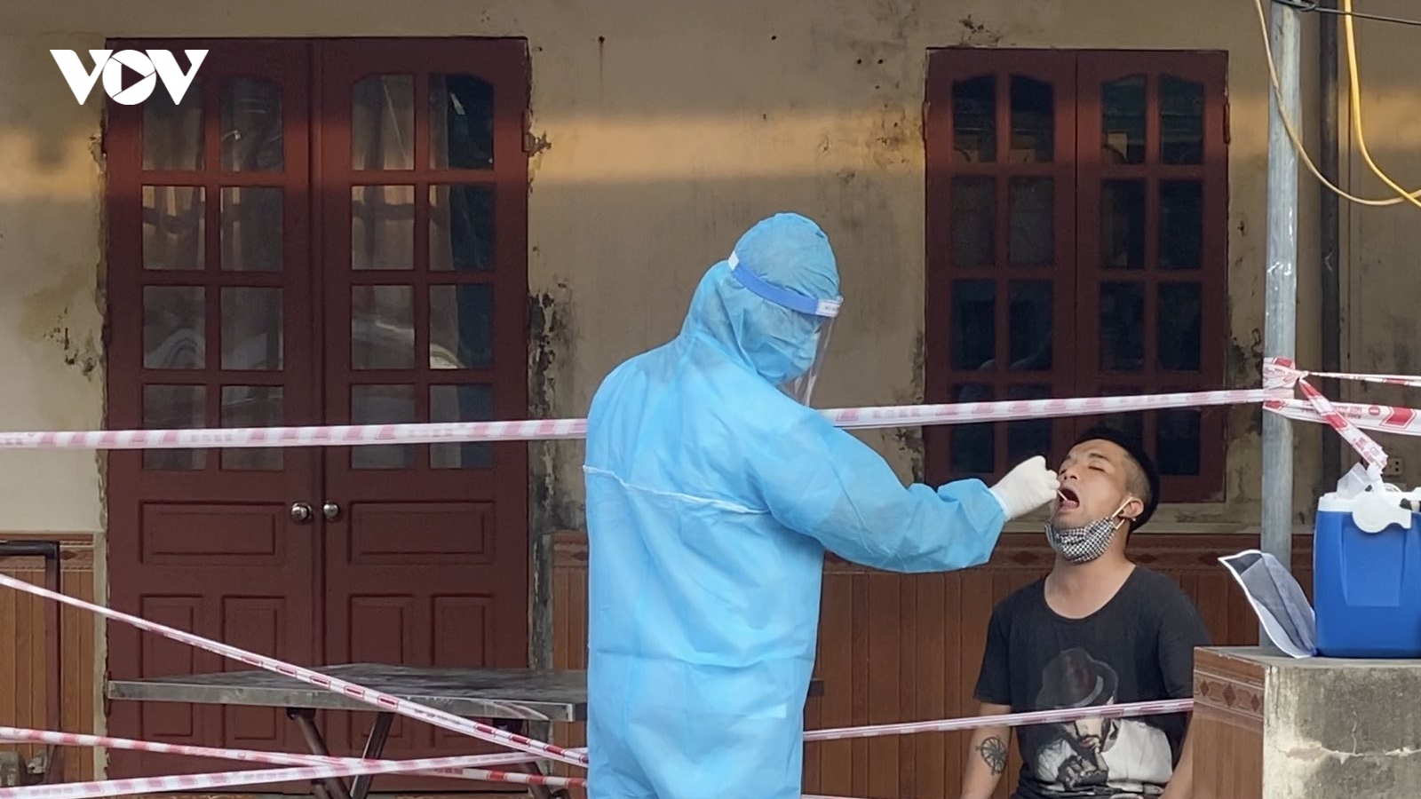 Thêm 4 ca Covid-19 mới, TP Hải Dương phong tỏa 7 khu vực và lấy mẫu xét nghiệm diện rộng