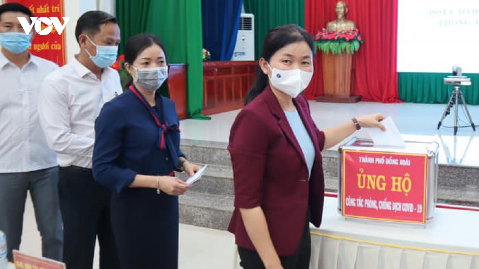 Bình Dương, Bình Phước tiếp nhận ủng hộ hơn 35,5 tỷ đồng để phòng dịch Covid-19