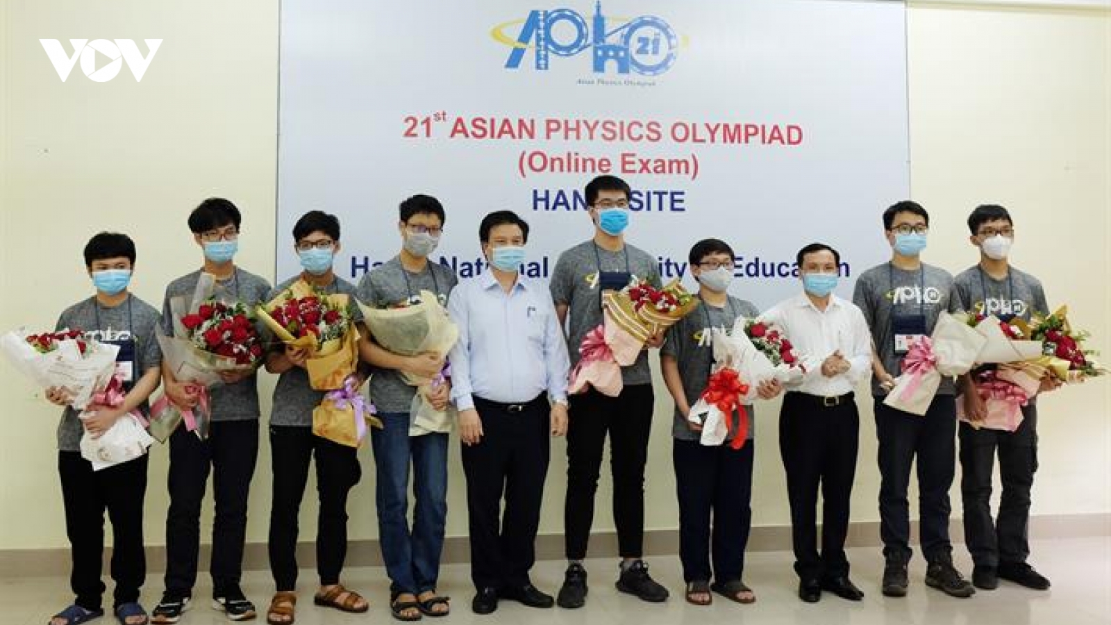 Bộ GD-ĐT tuyên dương đội tuyển làm nên lịch sử tại Olympic Vật lí Châu Á - Thái Bình Dương