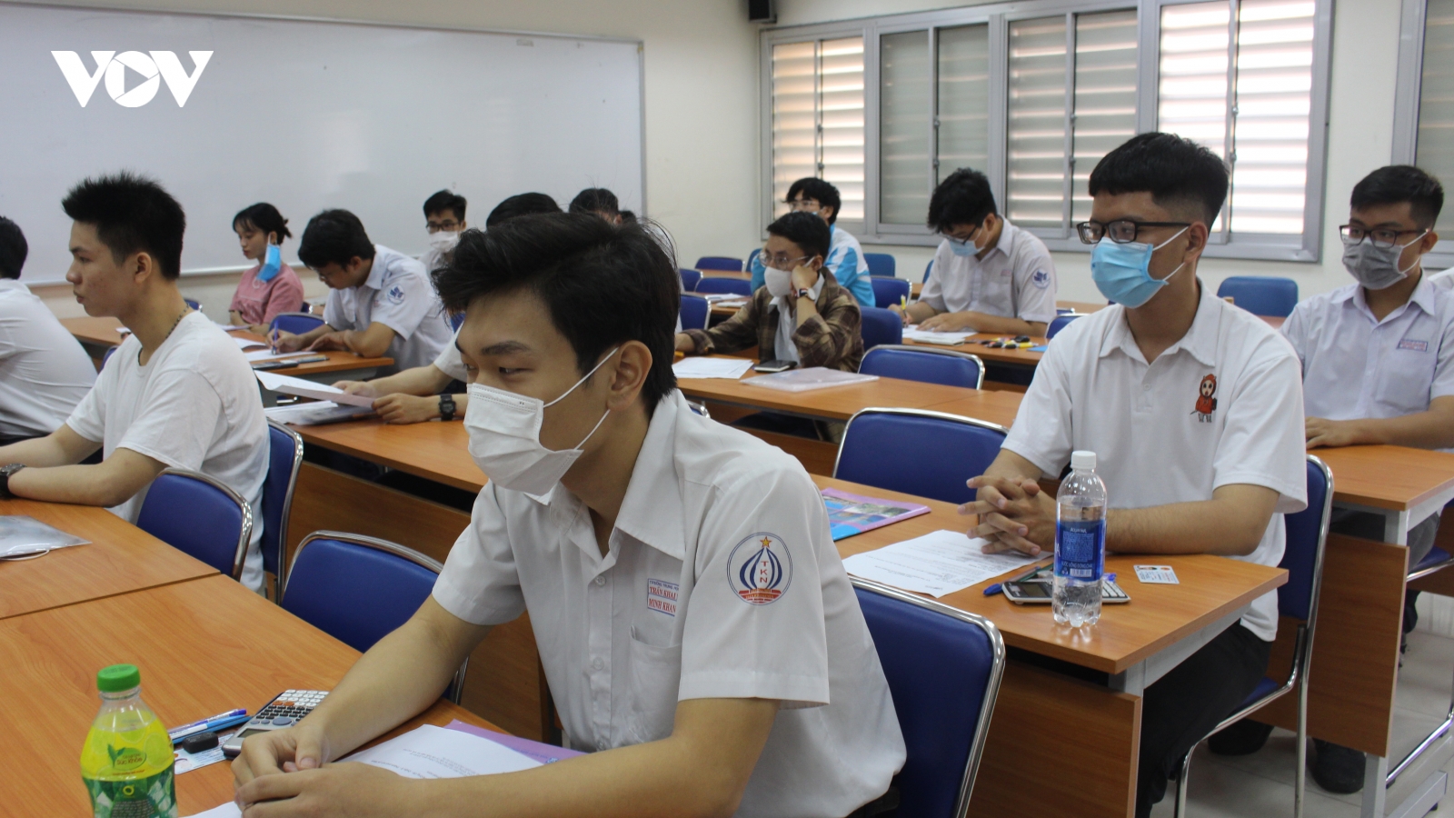 Học sinh cuối cấp ở TP.HCM đến trường trong điều kiện phòng chống dịch