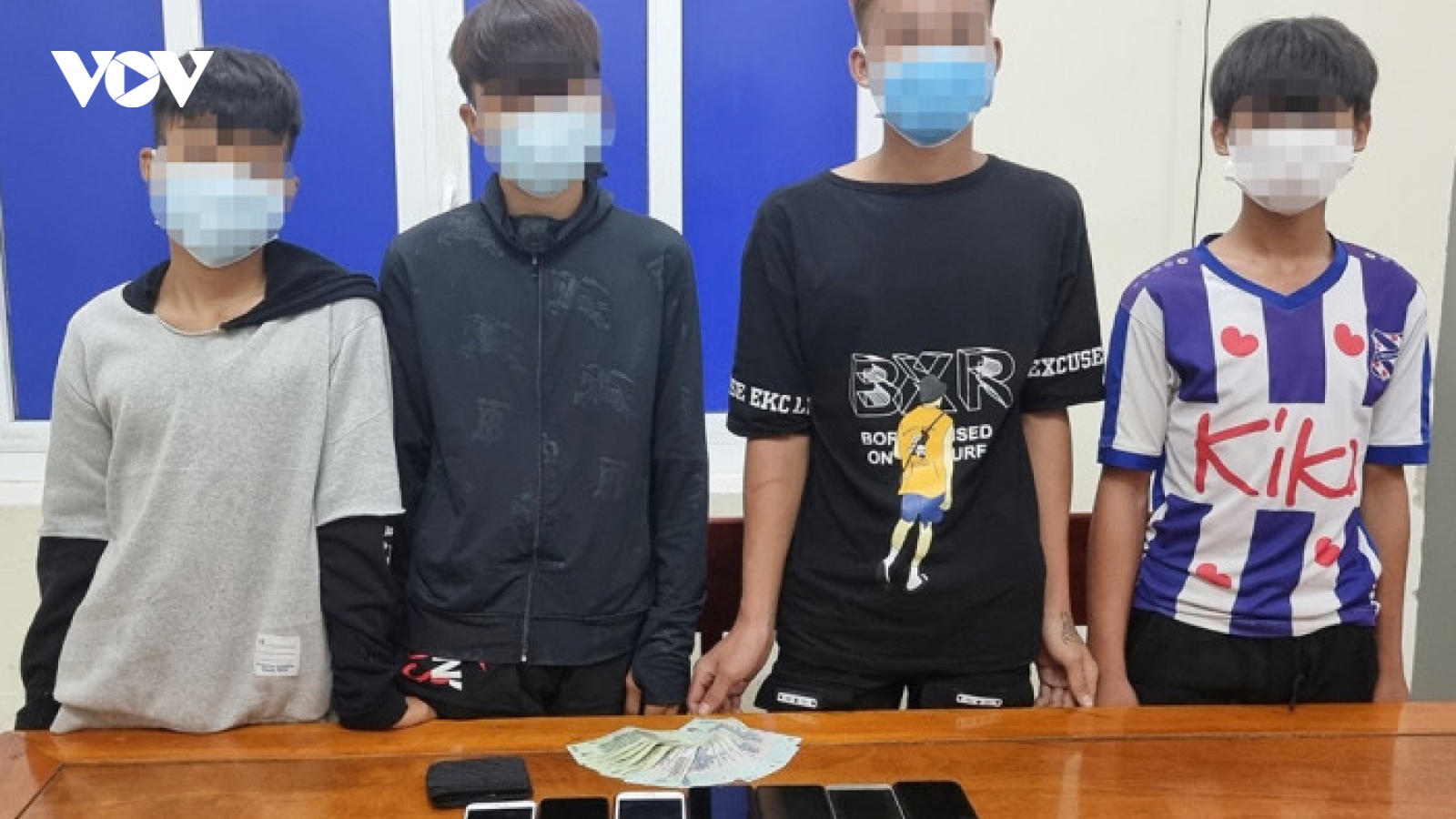 Hà Tĩnh bắt giữ nhóm đối tượng “nhí” gây ra hàng loạt vụ đập kính ô tô, trộm cắp tài sản