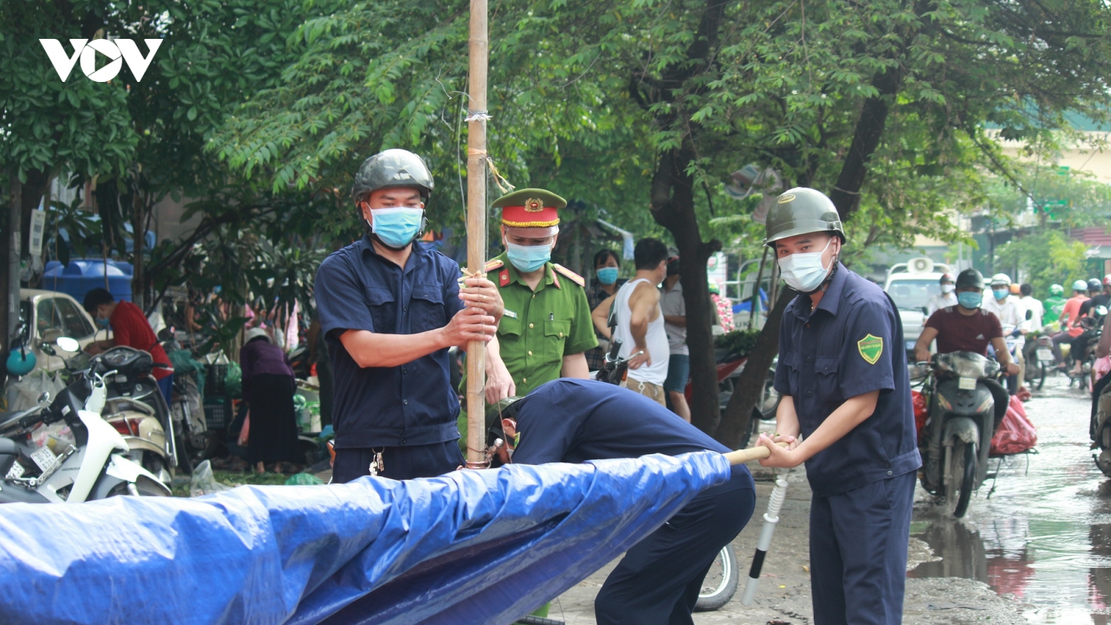 Ảnh: Giải tỏa các điểm chợ cóc, chợ tạm ở Hà Nội để phòng, chống dịch Covid-19