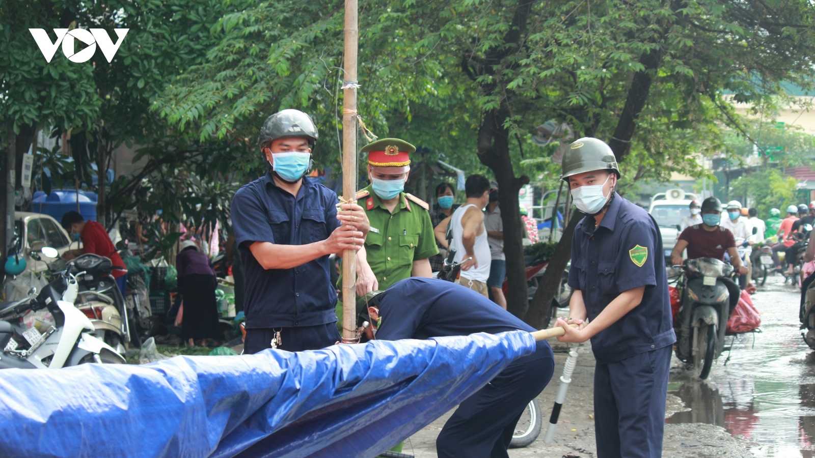 Ảnh: Giải tỏa các điểm chợ cóc, chợ tạm ở Hà Nội để phòng, chống dịch Covid-19