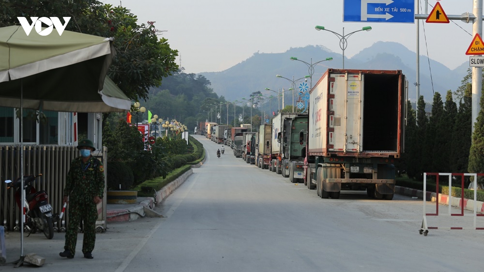 Lạng Sơn gỡ khó cho thông quan hàng hóa qua cửa khẩu