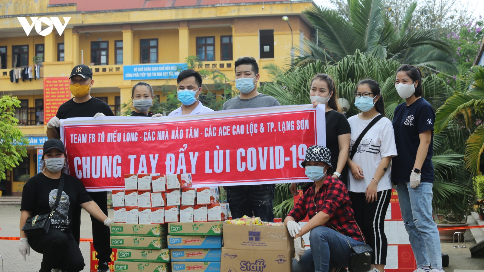 Ấm tình đoàn kết, sẻ chia trong mùa dịch tại Hữu Lũng