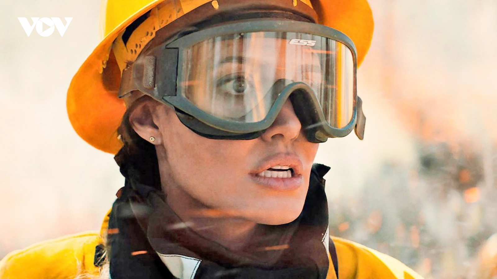 Angelina Jolie tái xuất màn ảnh cùng "tình cũ" Jennifer Lawrence