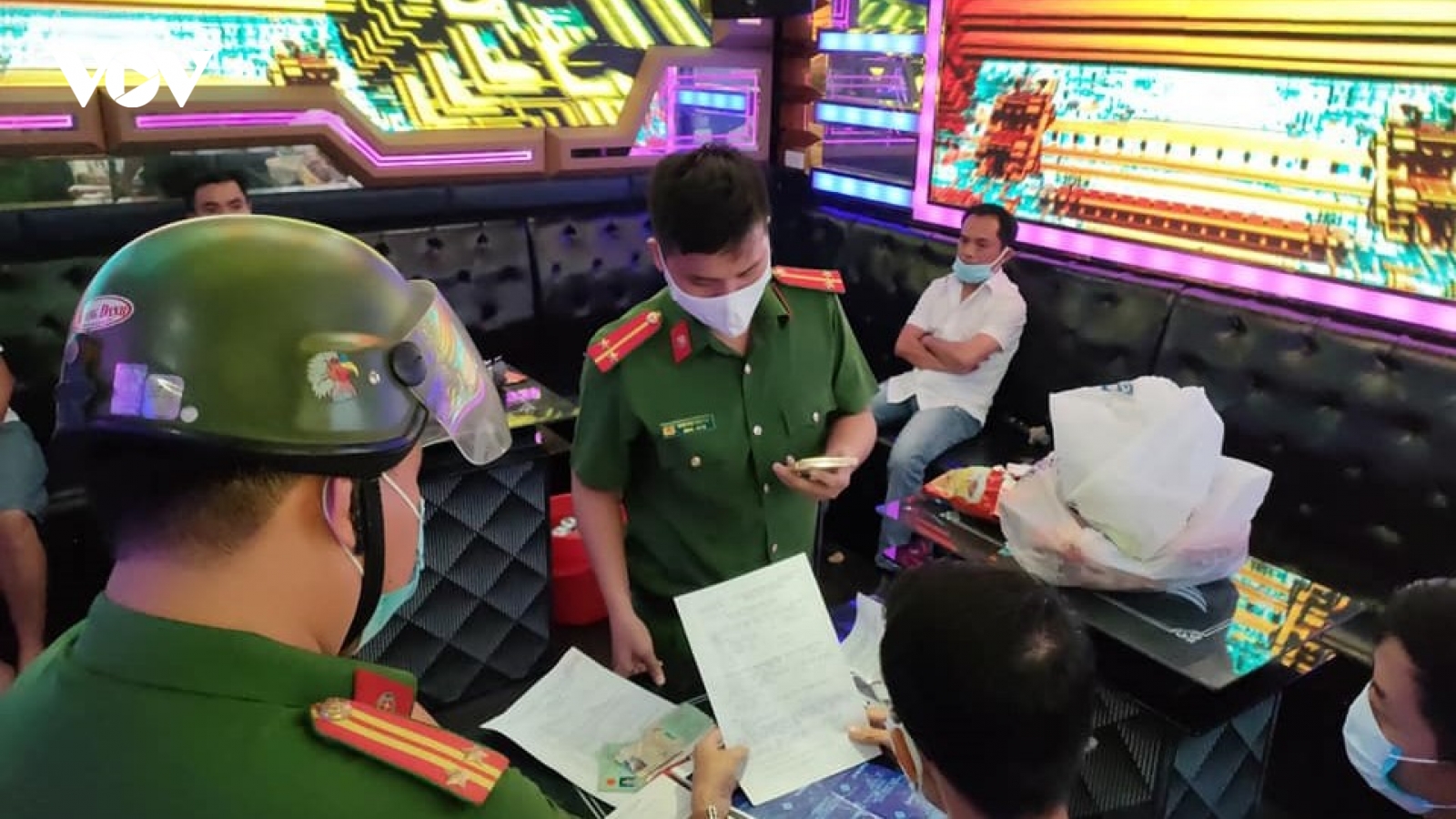 Đà Nẵng phạt nghiêm quán karaoke đón khách khi đã cấm