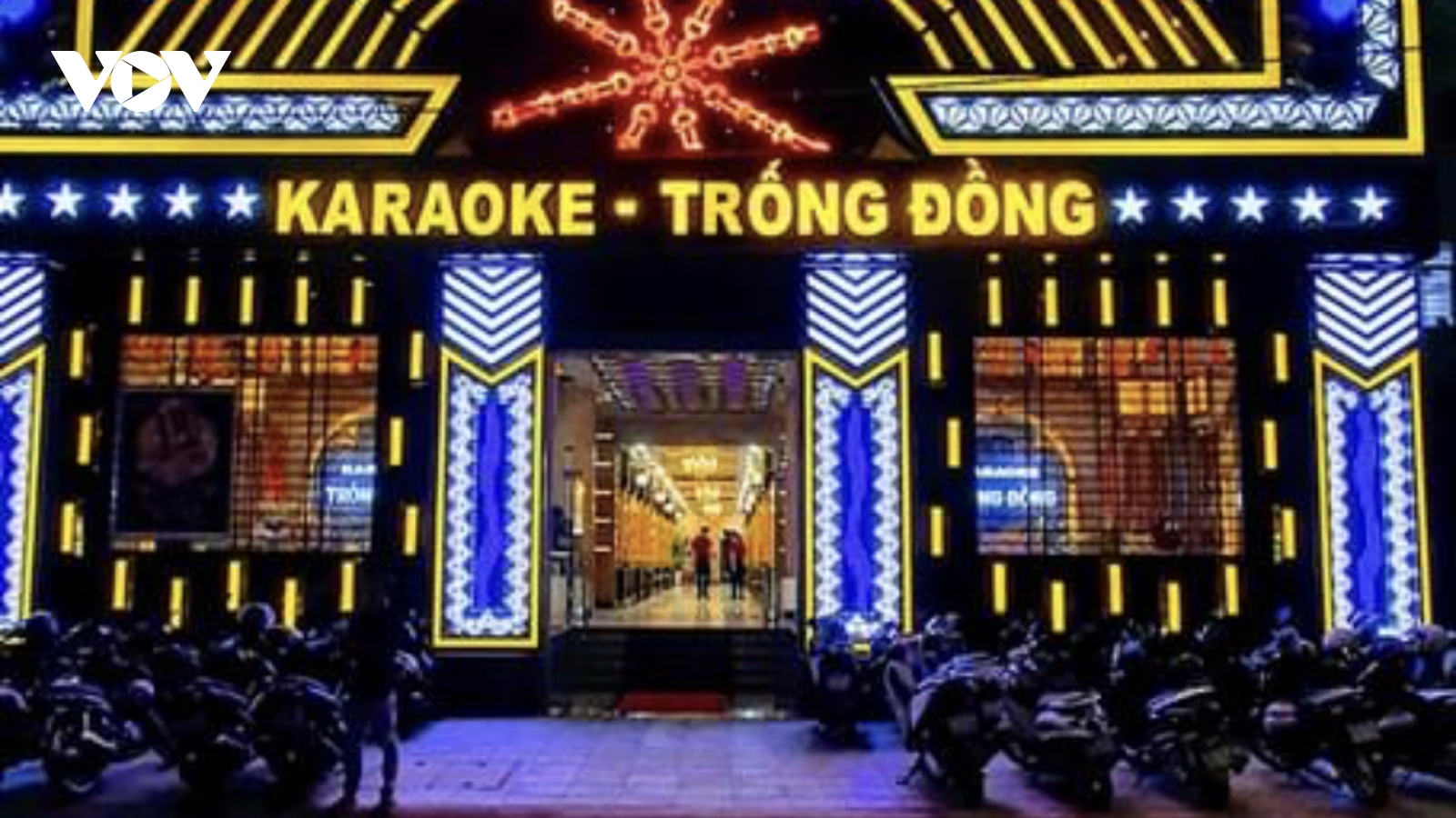 Tạm đình chỉ 4 cán bộ phường để quán karaoke hoạt động giữa cao điểm dịch