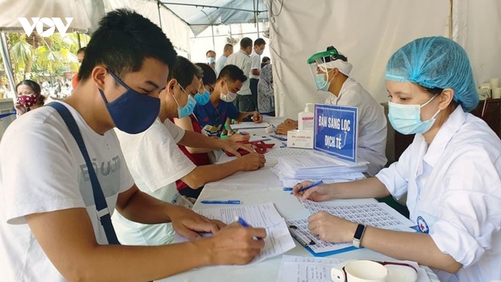 Các tổ dân phố ở Hà Nội đẩy mạnh tuyên truyền khai báo y tế