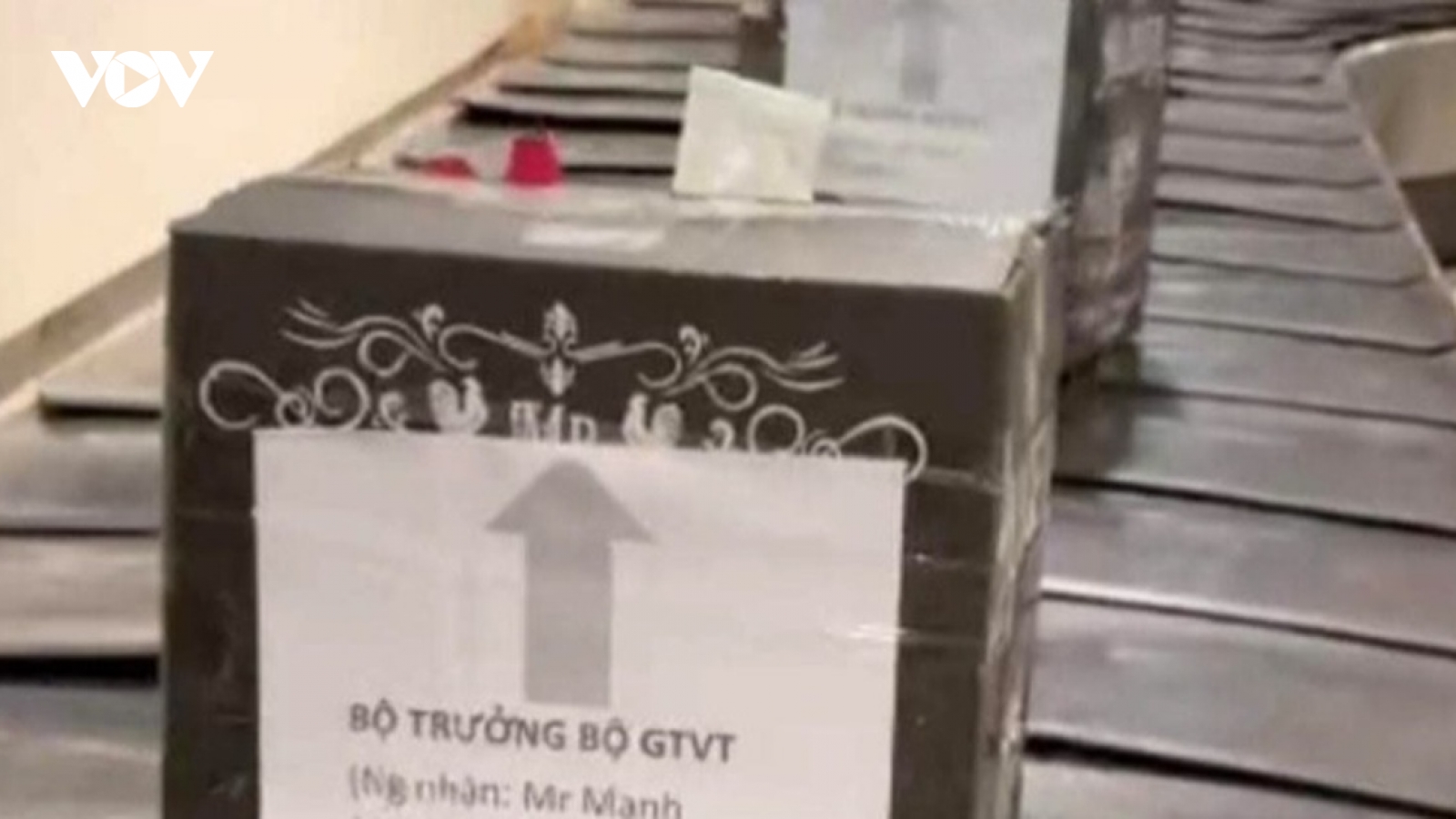 Sa thải nhân viên mạo danh Bộ trưởng GTVT gửi lô hàng tại sân bay