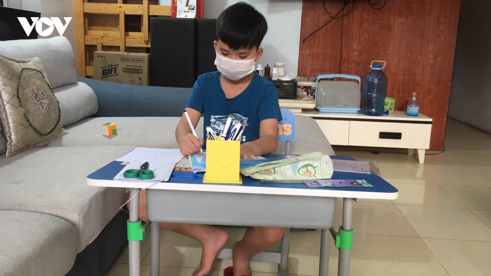 Giáo viên ở Lào Cai đến tận nhà học sinh phát đề, giám sát làm bài thi