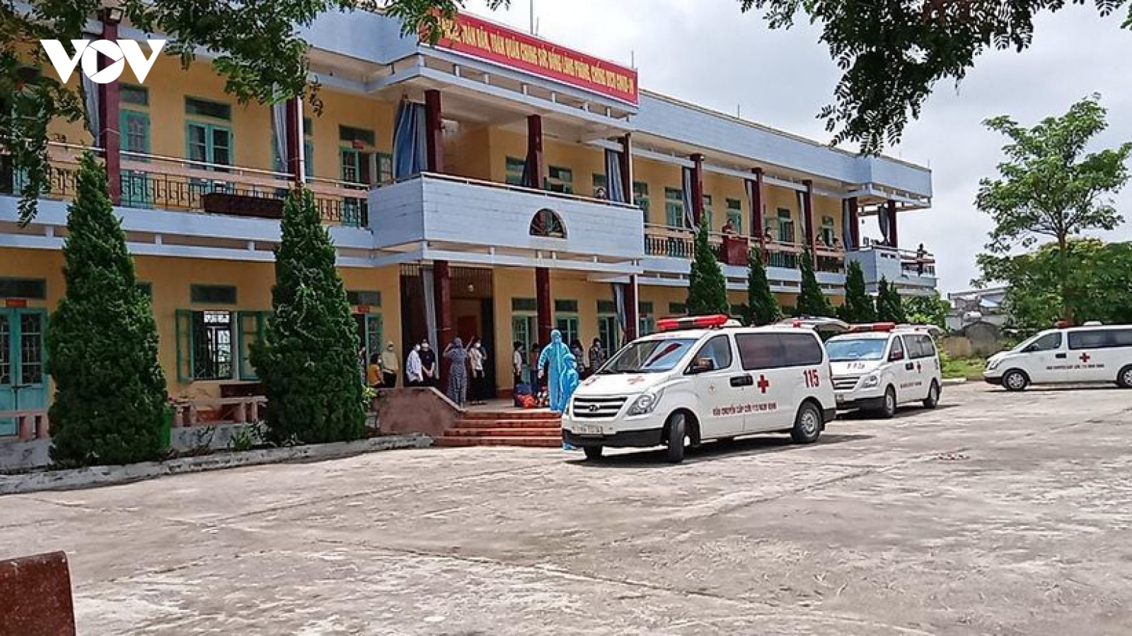 Tâm thư của thầy Hiệu trưởng gửi HS khu cách ly: Sóng gió sẽ làm các con vững tay chèo 