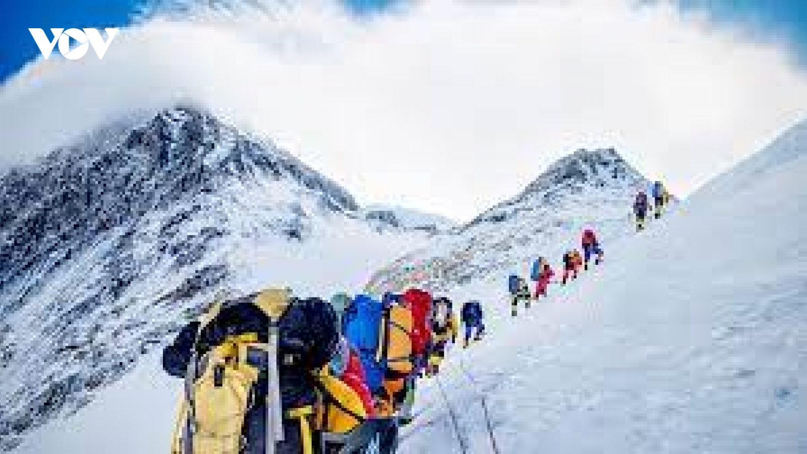 Trung Quốc dừng hoạt động leo núi trên đỉnh Everest vì Covid-19