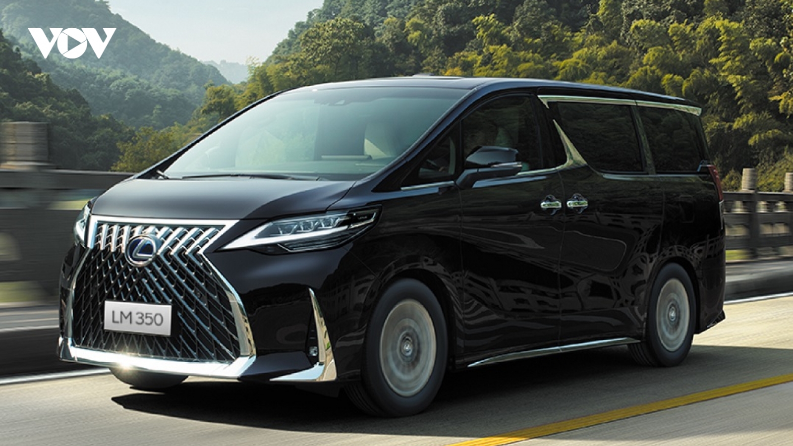 Lexus LM350 chính thức trình làng, giá cao nhất hơn 8 tỷ đồng