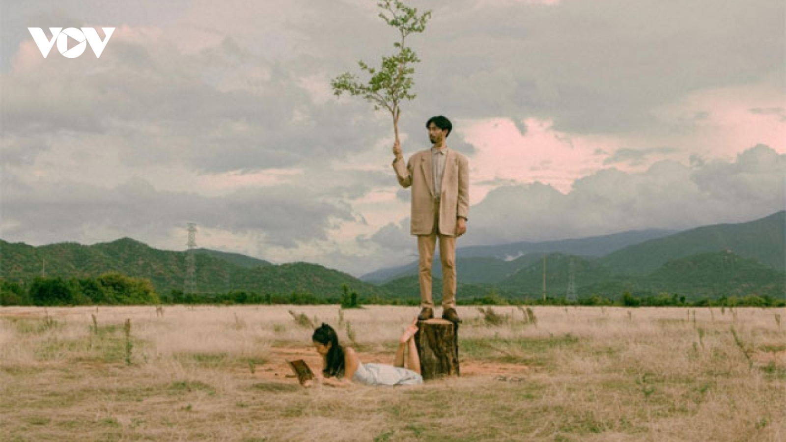 Vì sao MV "Trốn tìm" của Đen Vâu nhanh chóng lên top 1 trending?